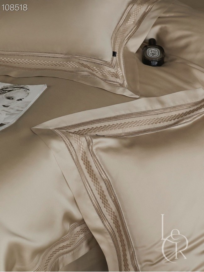 Элитное постельное белье из ткани Tencel «Бежевая гармония», комплект с вышитыми кантами